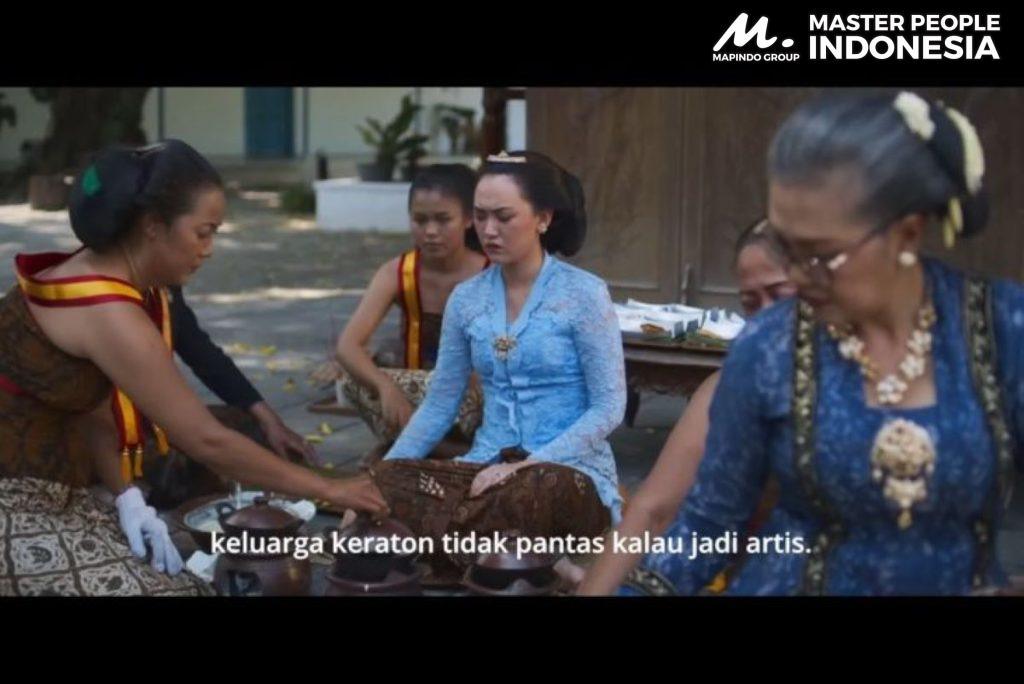 "Ambyar Mak Byar" adalah film terbaru karya Puguh P.S. Admaja yang tayang mulai 9 Januari 2025. Mengangkat kisah cinta beda kelas sosial, film ini menyuguhkan budaya Jawa Tengah, musik pop Jawa, dan tradisi keraton. Jangan lewatkan kisah romantis penuh makna ini di bioskop!