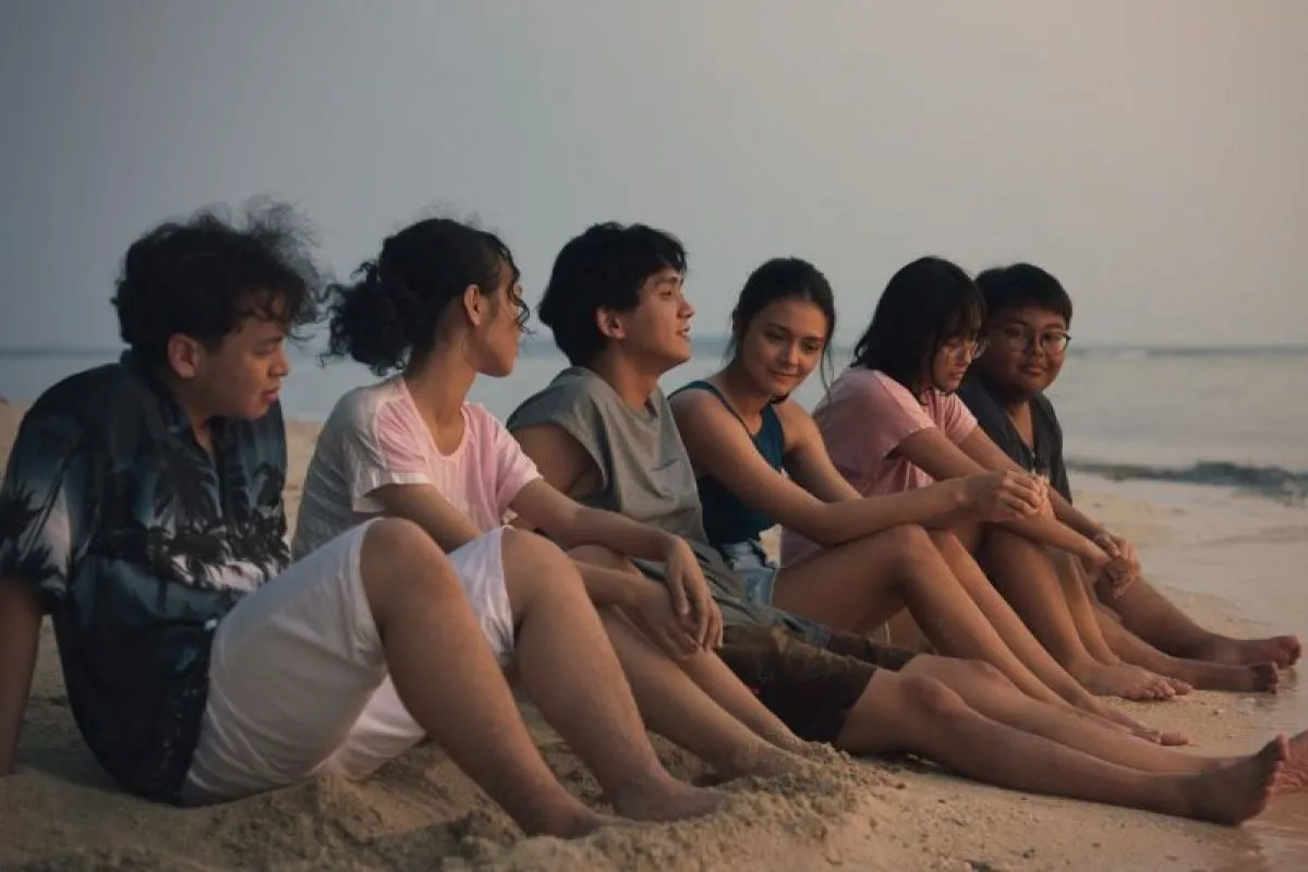 Cuplikan adegan dalam film "1 Kakak 7 Ponakan." (ANTARA/HO-Mandela Pictures dan Cerita Films)