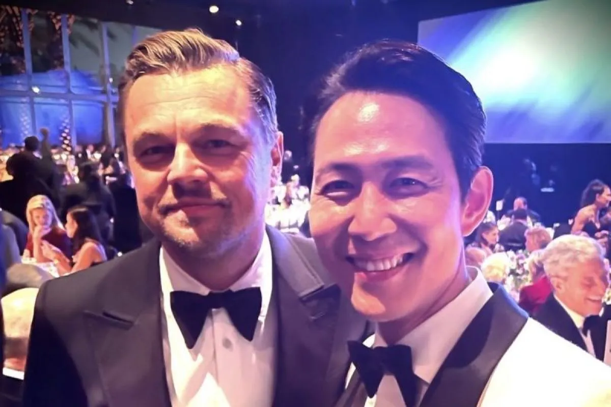 Foto pemeran utama serial "Squid Game" Lee Jung Jae (kanan) bersama bintang film Leonardo DiCaprio yang diunggah di Instagram. ANTARA/Akun Instagram-@from_jjlee