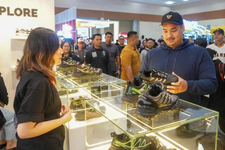 4183Kunjungi-Jakarta-Sneaker-Day--Menpora-Dito-Apresiasi-Inaspro-Sport-Complex-Kembangkan-Industri-Olahraga-Lokal (1)