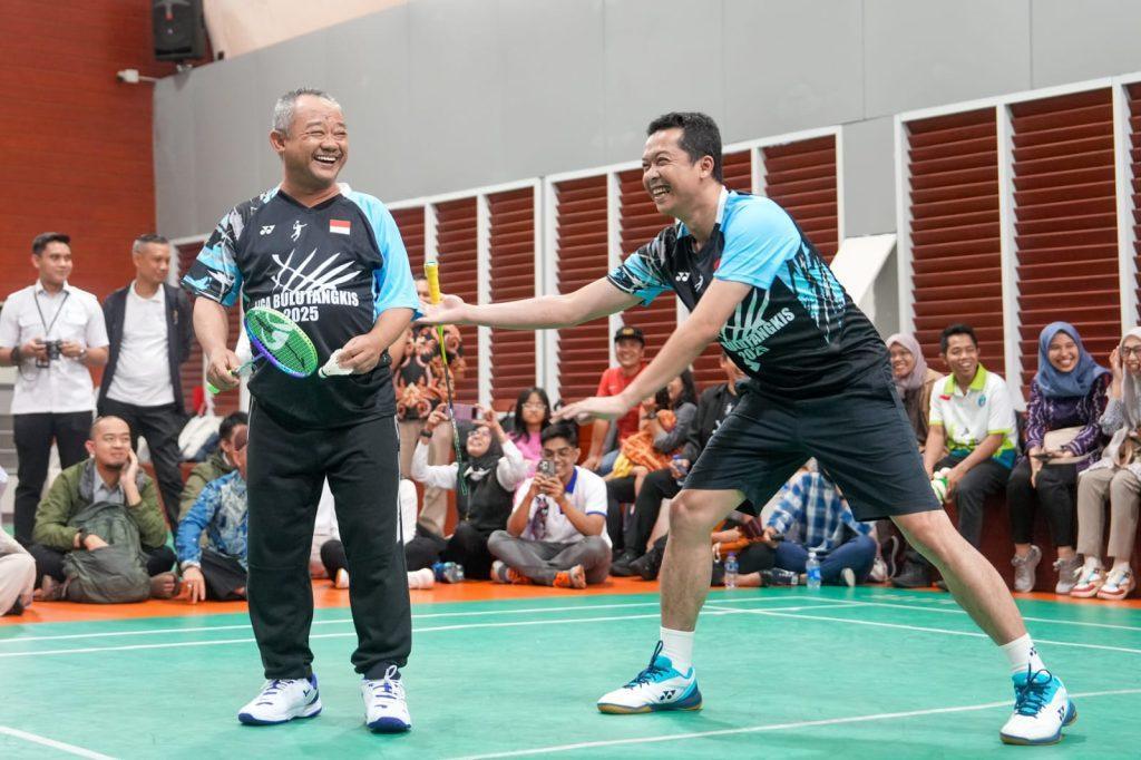 7826Penutupan-Liga-Bulutangkis-Kemendikdasmen-2025-Meriah--Wamenpora-dan-Mendikdasmen-Menang-di-Laga-Eksibisi